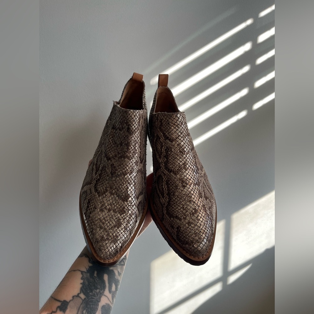 Gentle Souls Snakeskin Embossed Leather Bootie Size 6 New - Picture 2 of 11